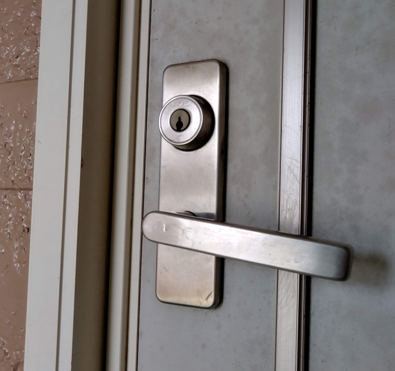 玄関ドアの鍵シリンダー交換: 千倉ロックサービス鍵店